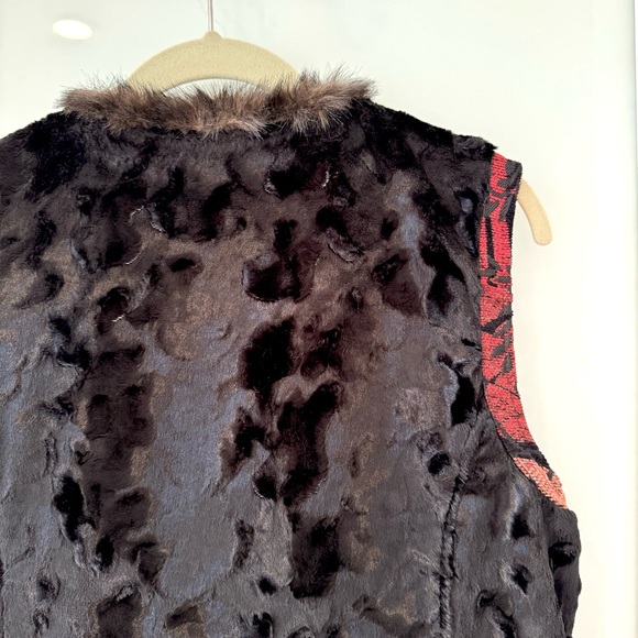 Chico's Faux Fur Vintage Jacquard Trim Mandarin IVest Size M Holiday Black & Red - Picture 9 of 14